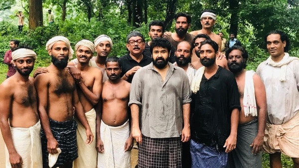 Mohanlal Shoots For Priyadarshans Olavum Theeravum Amidst Heavy Rains; Internet Is In Love!