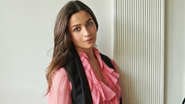 netizens-suggest-pregnant-alia-bhatt-to-ditch-heels-during-brahmastra-promotions netizens-suggest-pregnant-alia-bhatt-to-ditch-heels-during-brahmastra-promotions