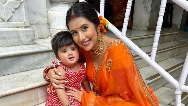 Charu Asopa With Daughter