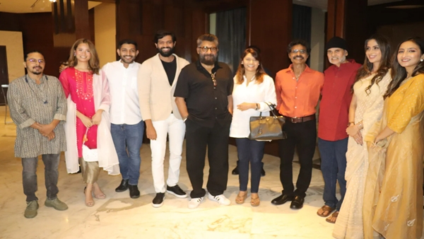 Vivek Launches Deen Raj’s Hindi Debut Film Bharateeyans