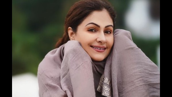 ayesha-jhulka ayesha-jhulka