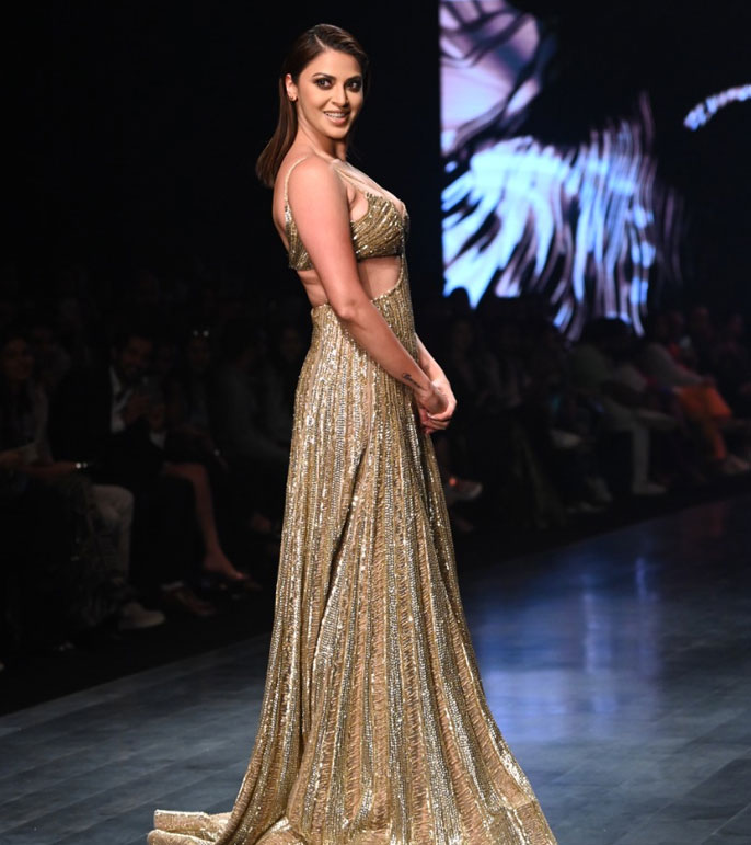 Anushka Stuns As Showstopper