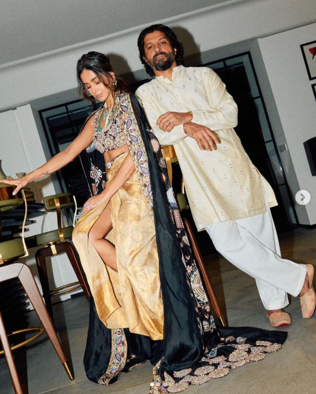 Farhan Shibani pose together Farhan Shibani pose together