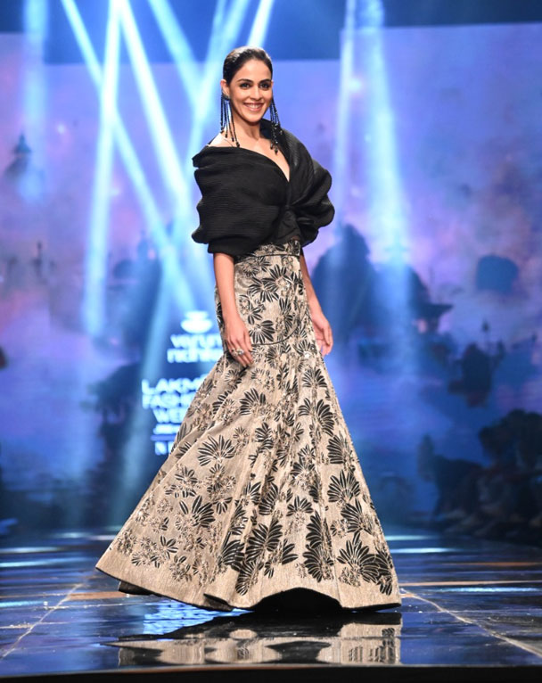Genelia has showstopper