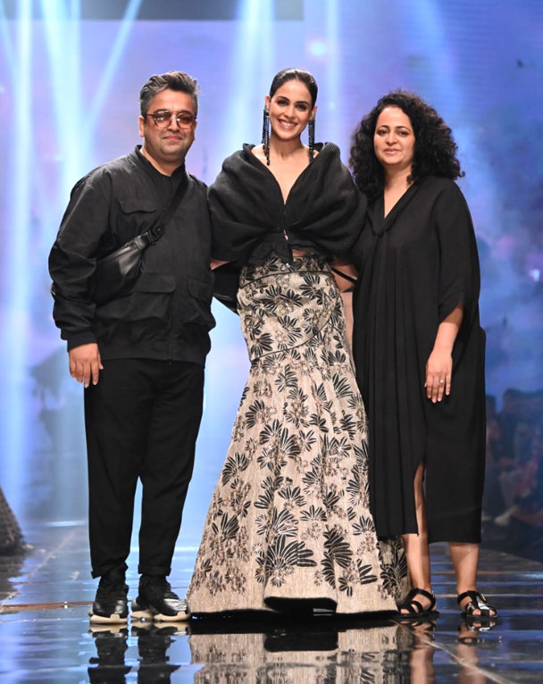 Genelia with Varun Nidhika