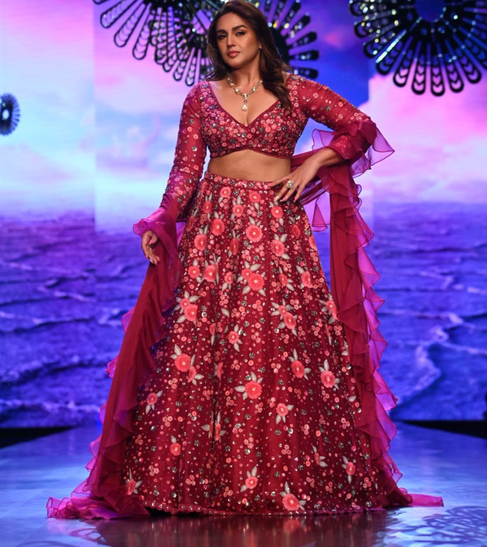 Huma turns showstopper