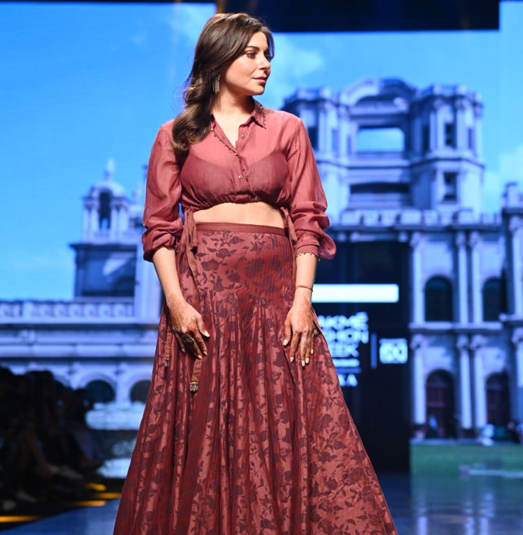Kanika turns showstopper
