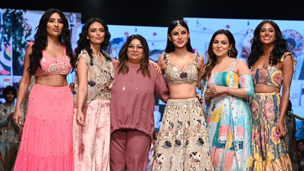 Mouni with the girl gang