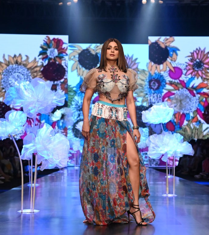 Alaya as a showstopper Alaya as a showstopper