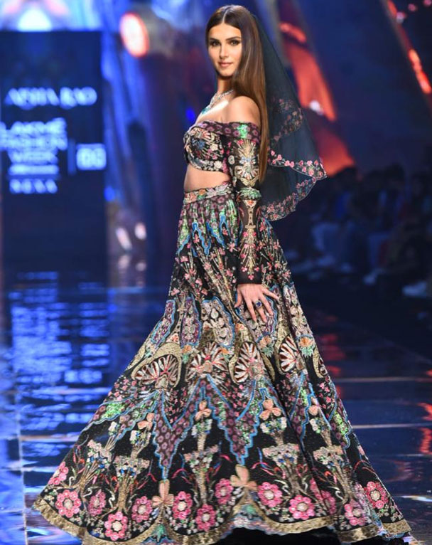 Tara looks stunning Tara looks stunning