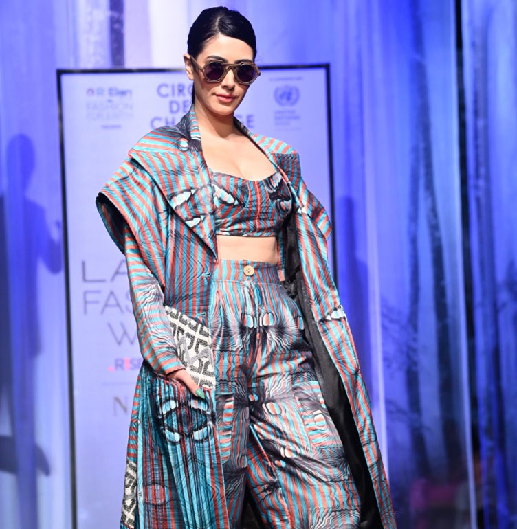 Warina turns showstopper