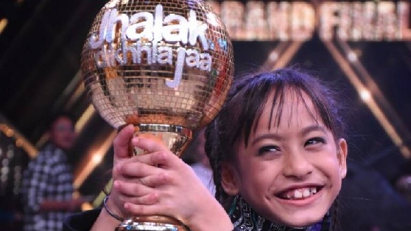 Gunjan Sinha Lifts The Trophy Gunjan Sinha Lifts The Trophy