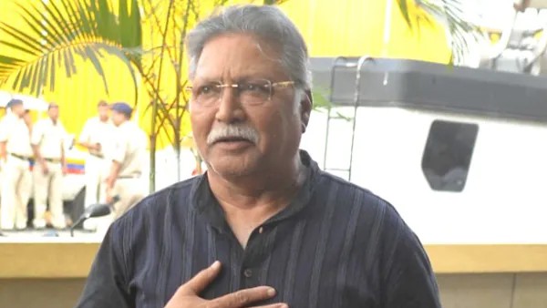 Vikram Gokhale's Daughter REACTS To His Death Reports
