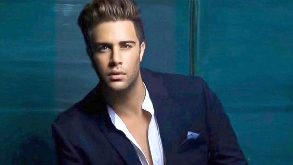 Rajiv Supports Priyanka on Twitter