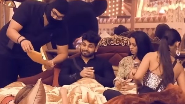 Shiv Thakare Gets Emotional