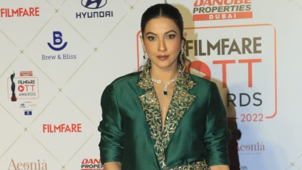 Gauahar Khan Makes First Public Apperance Post Pregnancy Announcementq