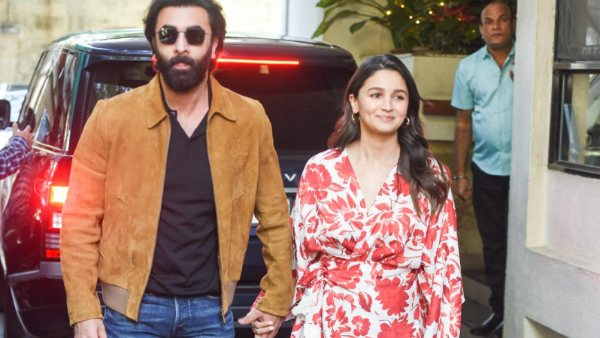 Alia Bhatt Holds Ranbir Kapoor's Hands Alia Bhatt Holds Ranbir Kapoor's Hands