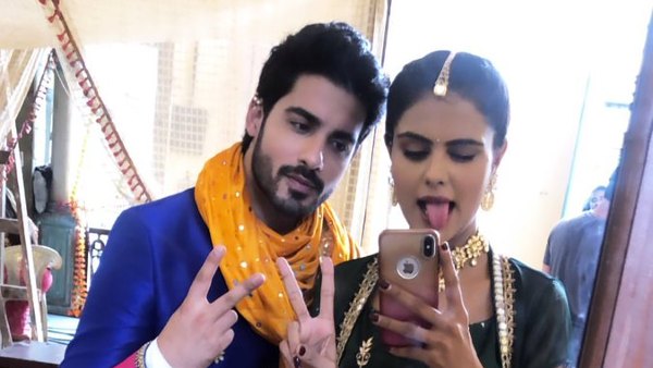 Credited As Pari Choudhary In Gathbandhan