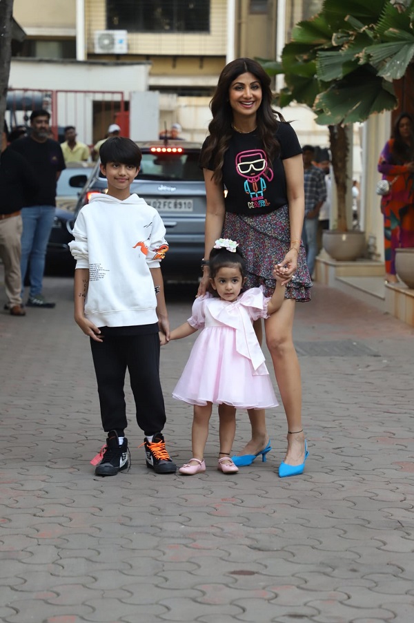 shilpa shetty celebrates dughters birthday
