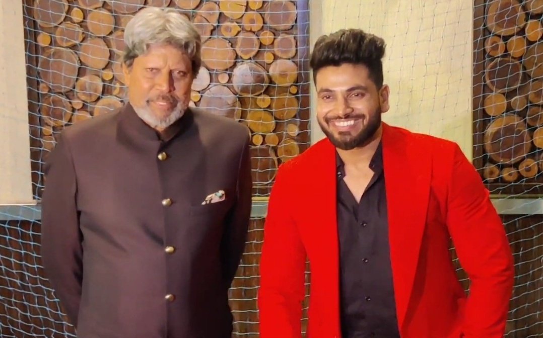 Shiv Thakare Touches Kapil Dev's Feet