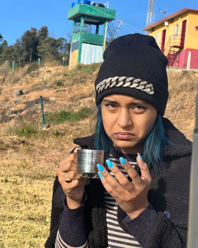 Sumbul Dyes Her Hair Blue