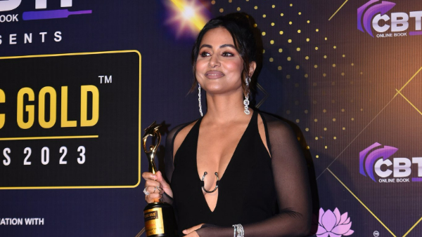 Hina Khan Wins Award