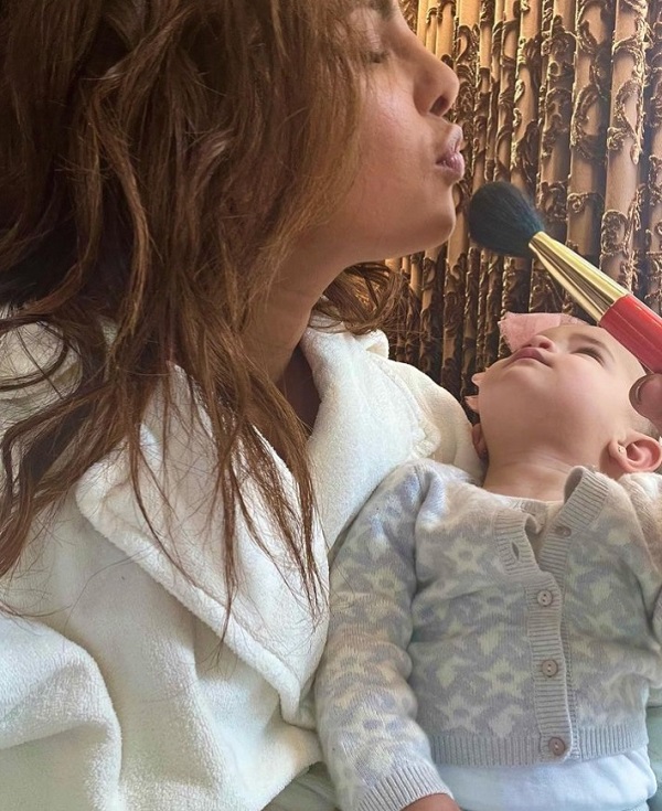 Netizens In Awe Of Malti As She Helps Mommy Priyanka Chopra Glam Up In An Adorable PIC