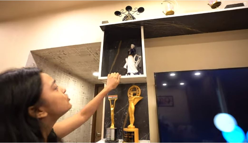 Shiv Thakares Housewarming Gift For Sumbul - VIDEO