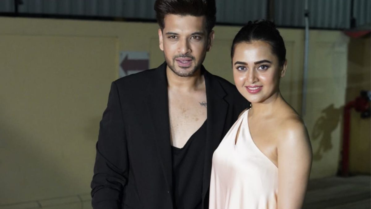Karan Kundrra Turns Cheerleader For GF Tejasswi Prakash As He Attends School College Ani Life Screening Karan Kundrra Turns Cheerleader For GF Tejasswi Prakash As He Attends School College Ani Life Screening