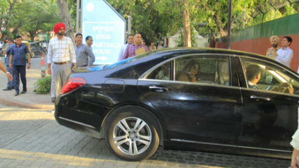 Priyanka Chopra Arrives In Style- Her OOTD Is Unmissable