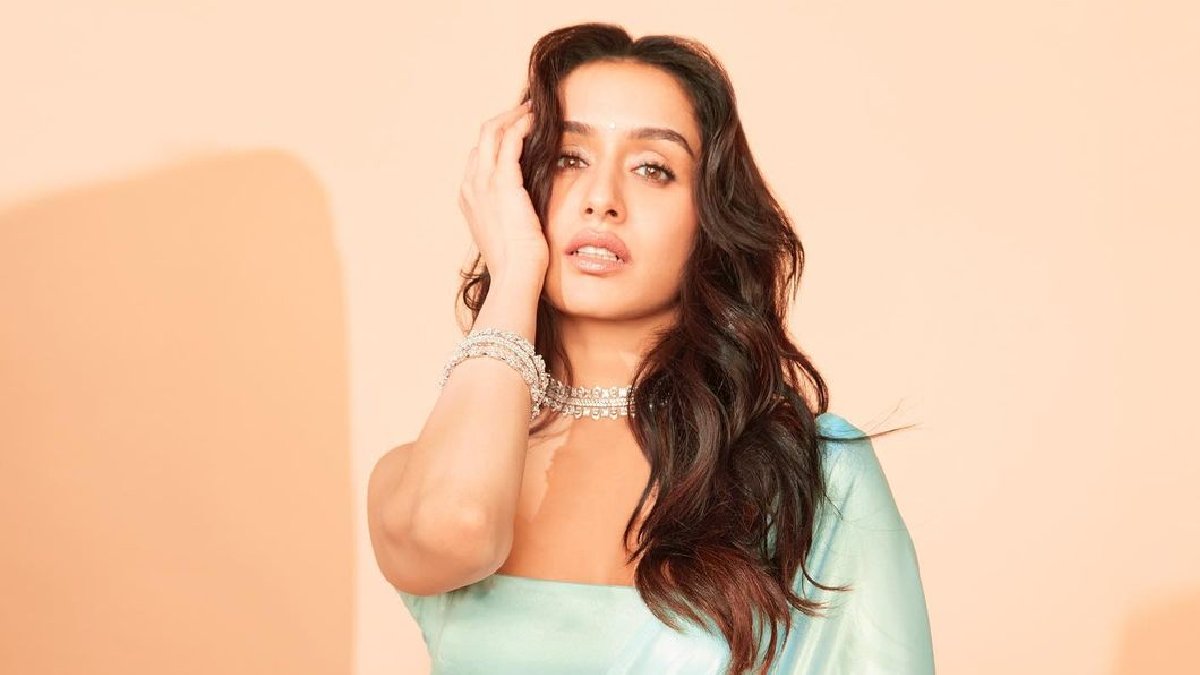 Shraddhas Gesture For Dance Crew Member Is Unmissable Shraddhas Gesture For Dance Crew Member Is Unmissable