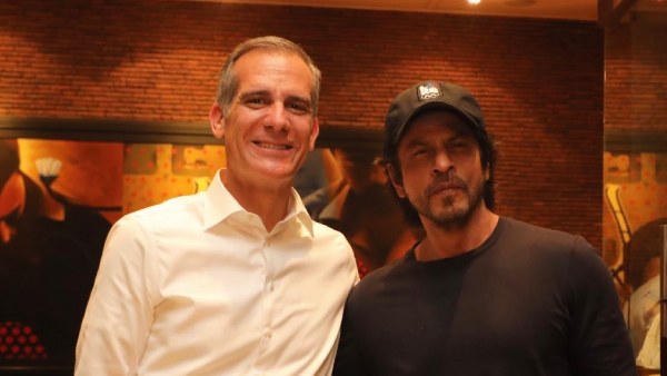 Shah Rukh Khan hosts US ambassador in Mannat