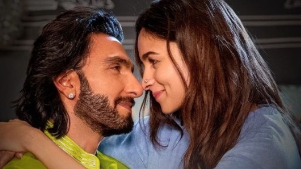 Netizens Hail Ranveer Singh In Ve Kamleya 