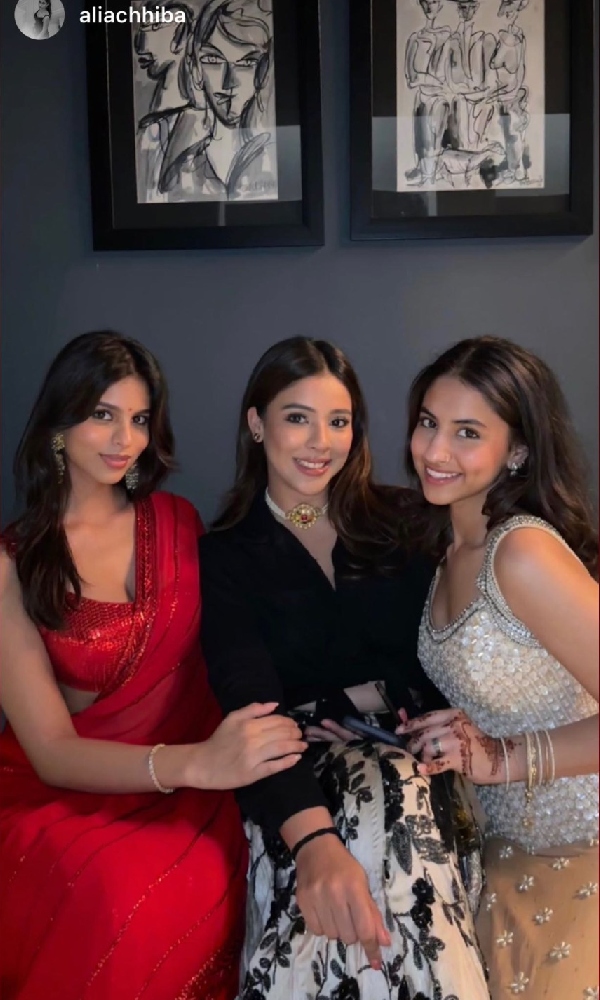 Suhana Khan Nails Desi Girl Look In A Saree