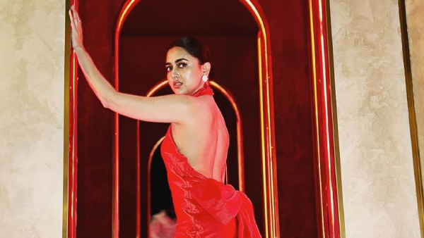 Tejasswi Prakash Celebrates Naagin 6 Wraps In Style