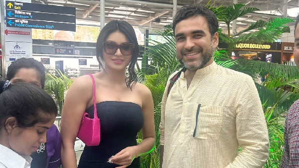 Urvashi Rautela And Pankaj Tripathi Get Mobbed In Bhopal Urvashi Rautela And Pankaj Tripathi Get Mobbed In Bhopal