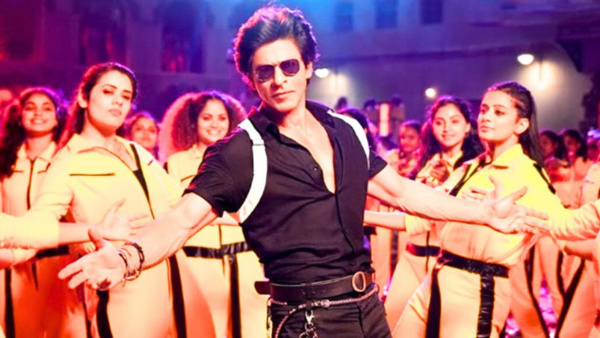 Fans Dance To Zinda Banda Song Inside Theatres