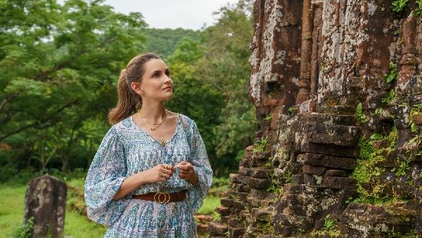 A TOURISTS GUIDE TO LOVE