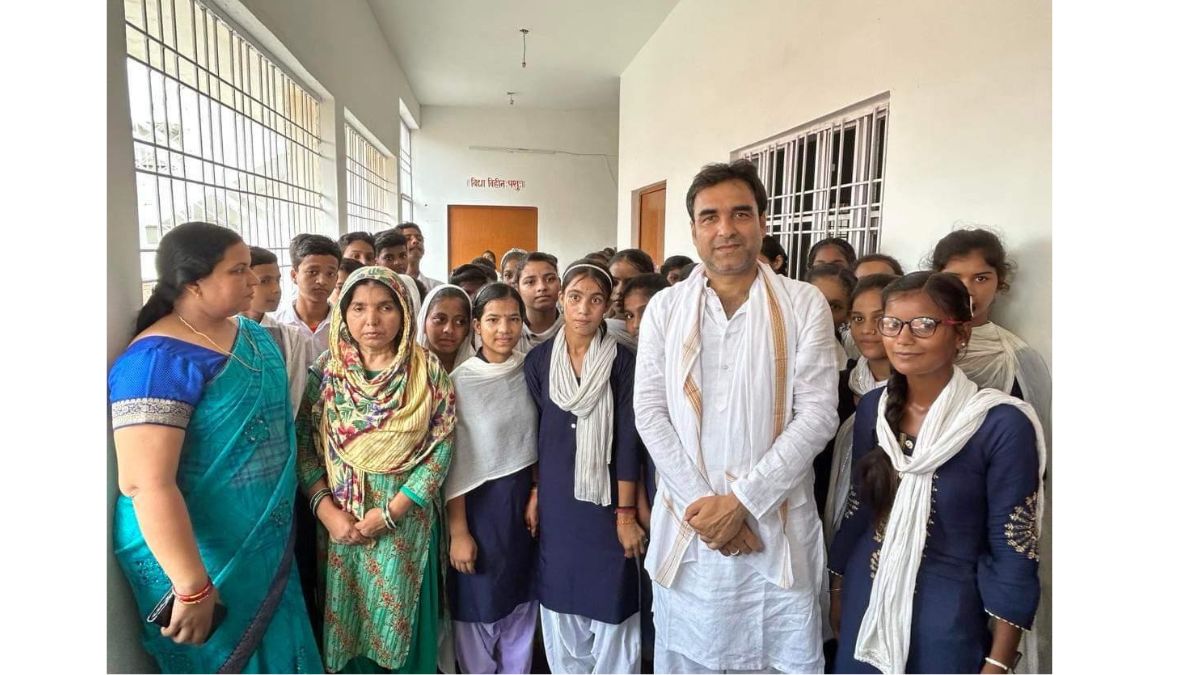 Pankaj Tripathi Opens A Library In His Village In Loving Memory Of His Late Father