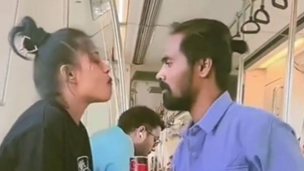 Delhi Metro VIRAL Video