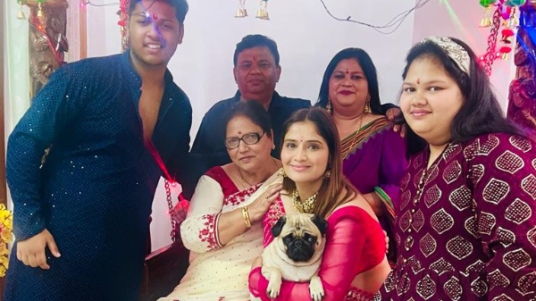 Shravani: Arti Singh Enjoys A Joyful Diwali Amidst Drama Shravani: Arti Singh Enjoys A Joyful Diwali Amidst Drama