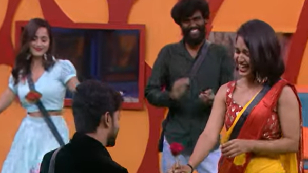 As the family week is full of emotional moments and surprises to the existing housemates, Priyankas long-term boyfriend Shiva Kumar entered the house, much to the expectations of Priyanka. He came with a rose in his hand and as soon as they both hugged, he got down on one knee and offered her the flower.