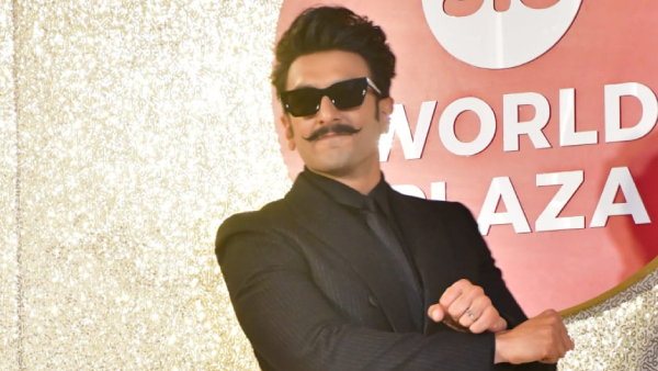 Ranveer Infuses Vivacious Aura At Jio World Plaza Opening Ranveer Infuses Vivacious Aura At Jio World Plaza Opening