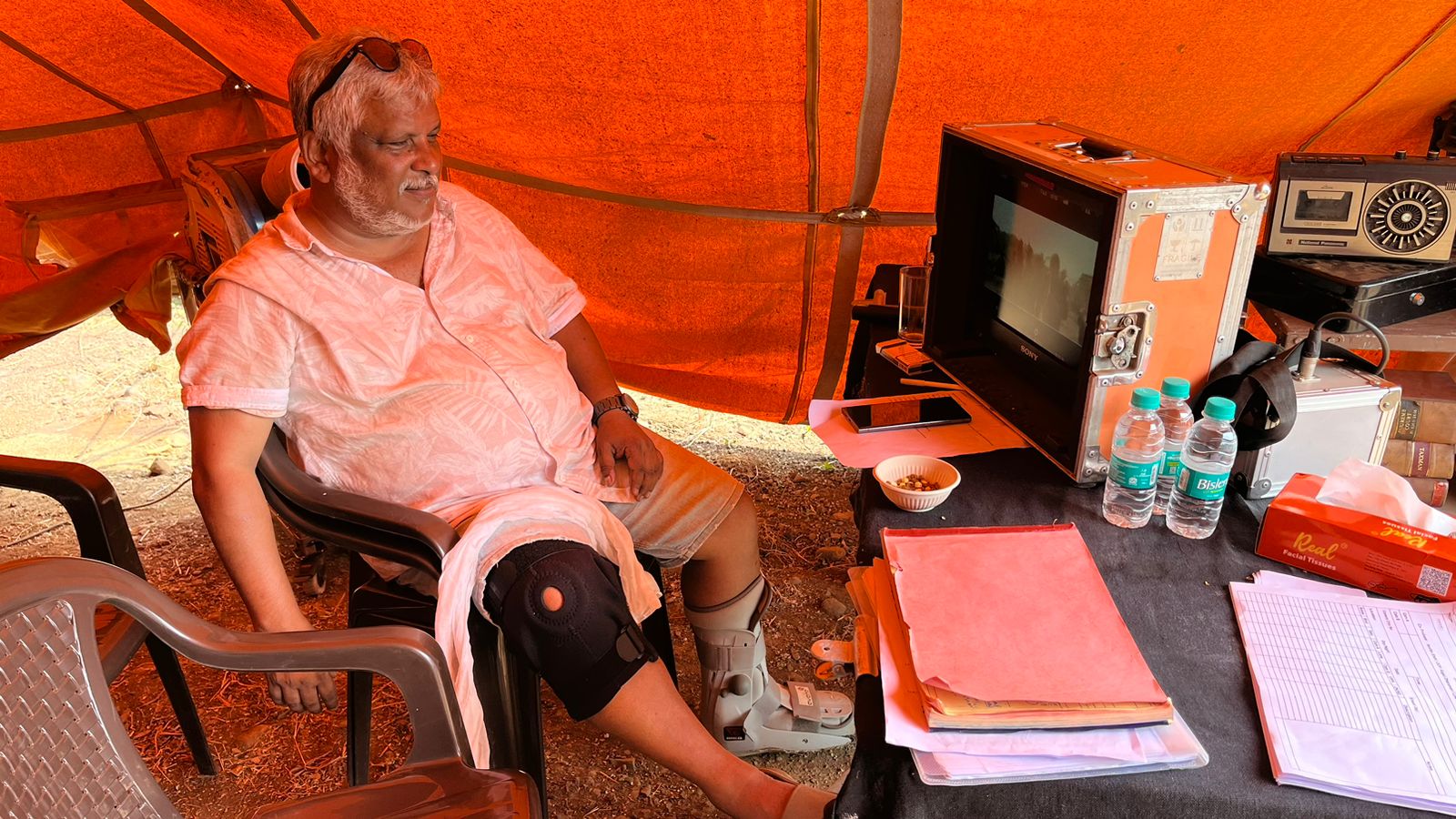 Vipul Amrutlal Shah’s Bastar Is Unstoppable; Director Sudipto Sen Continues To Shoot Even After Heavy Leg Injury!