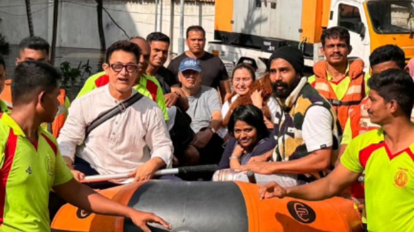 Chennai Floods: Aamir Khan Rescued After Being Stranded Chennai Floods: Aamir Khan Rescued After Being Stranded