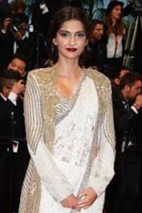 5 Times When Indian Actress Donned Sarees At Cannes 5 Times When Indian Actress Donned Sarees At Cannes