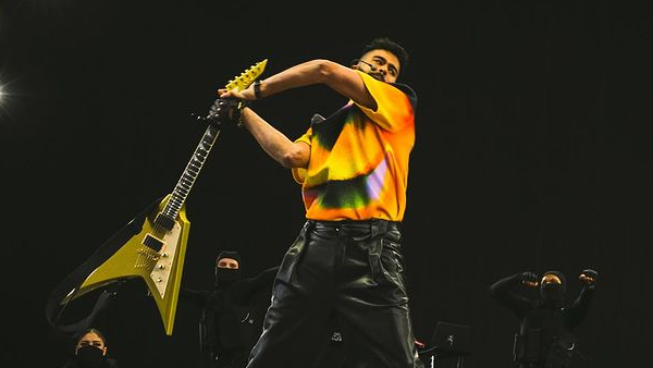 AP Dhillon guitar controversy