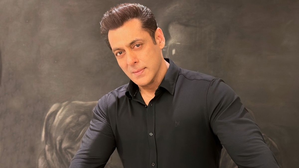 Salman Khan Leaves Fans Frenzy On Eid