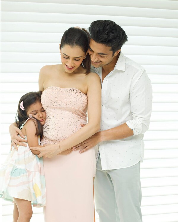 Smriti Khanna amp amp Gautam Announce Second Pregnancy