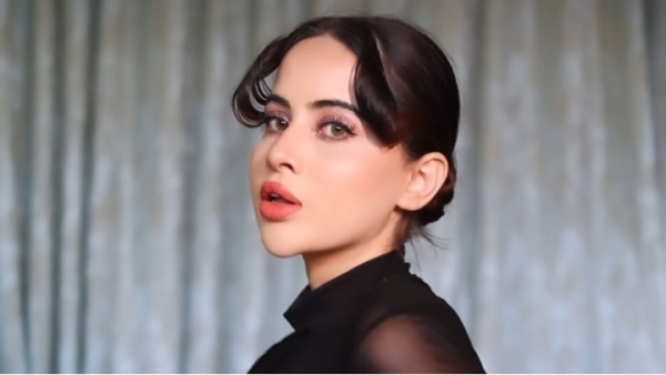 Urfi Javed Shows Ande Ka Phanda In The Coolest Way Possible